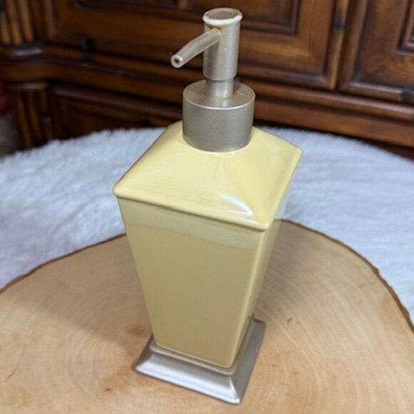 Vintage Better Homes and Gardens Acanthus Yellow Ceramic Lotion Soap Dispenser - Picture 6 of 10